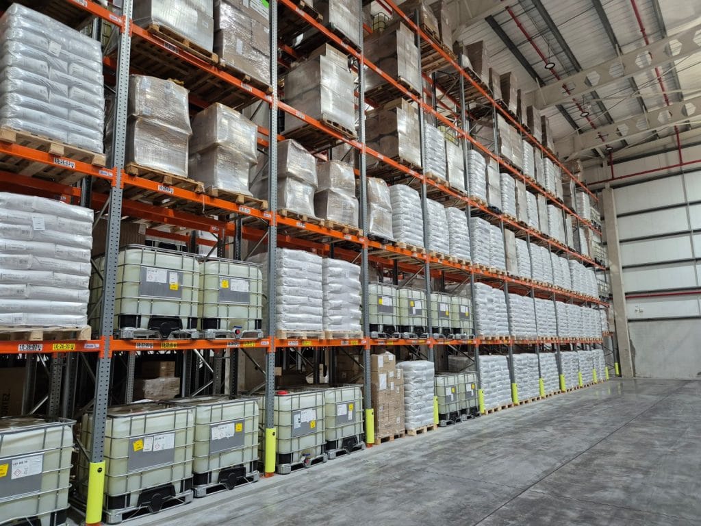 מערך מדפי אחסנה מנוהל במחסן נקסולוג